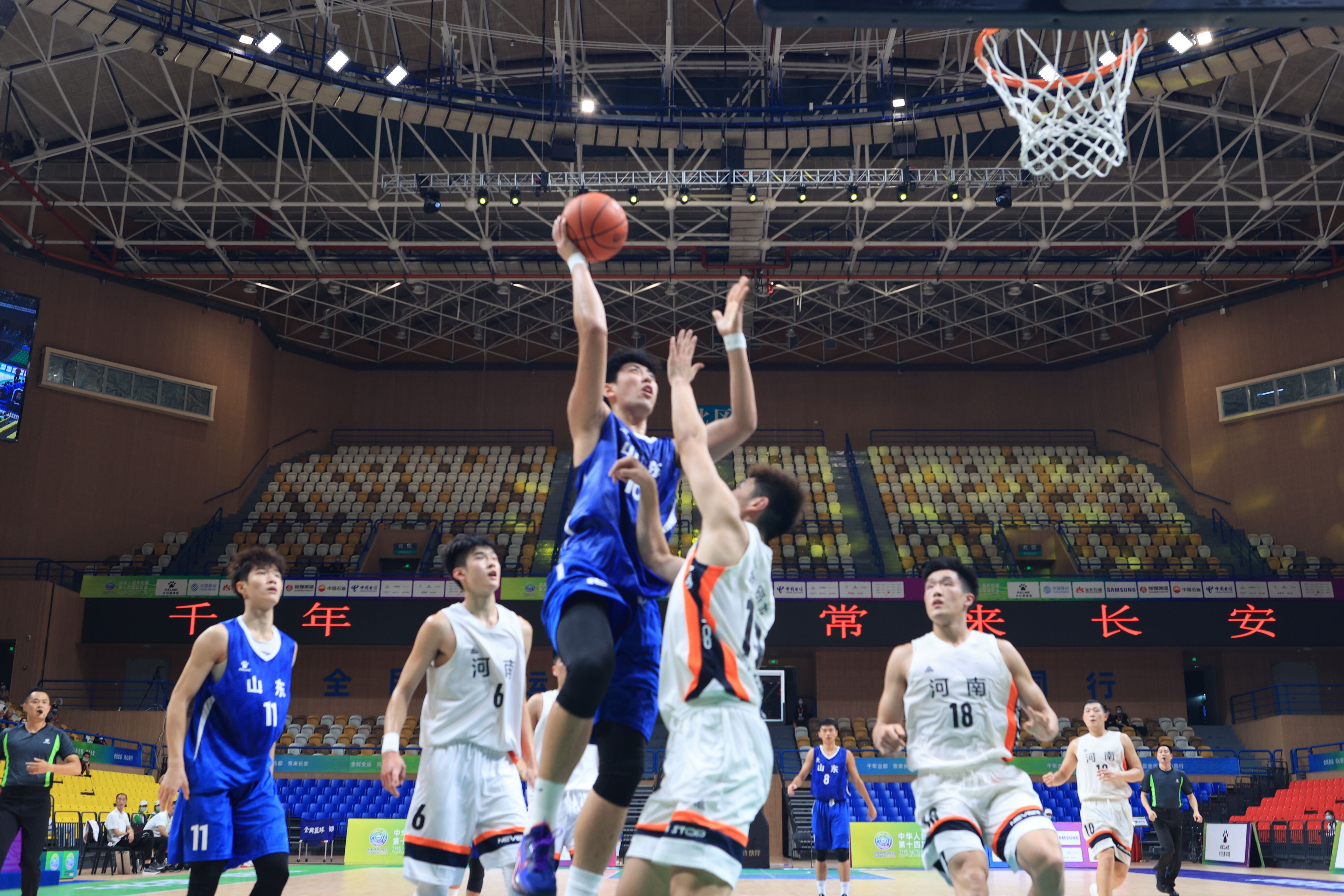 31分6板21助平平无奇！詹姆斯库里也会有没有流量的一天！.